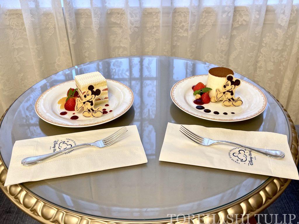 ディズニーランドホテル　ルームサービス　2021 朝食　ミッキープレート　ケーキ　ショートケーキ　ティラミス　フライドチキンとフライドポテト　メニュー　値段　時間帯　注文方法 アラカルトメニュー　ケーキメニュー　可愛い　インスタ映え